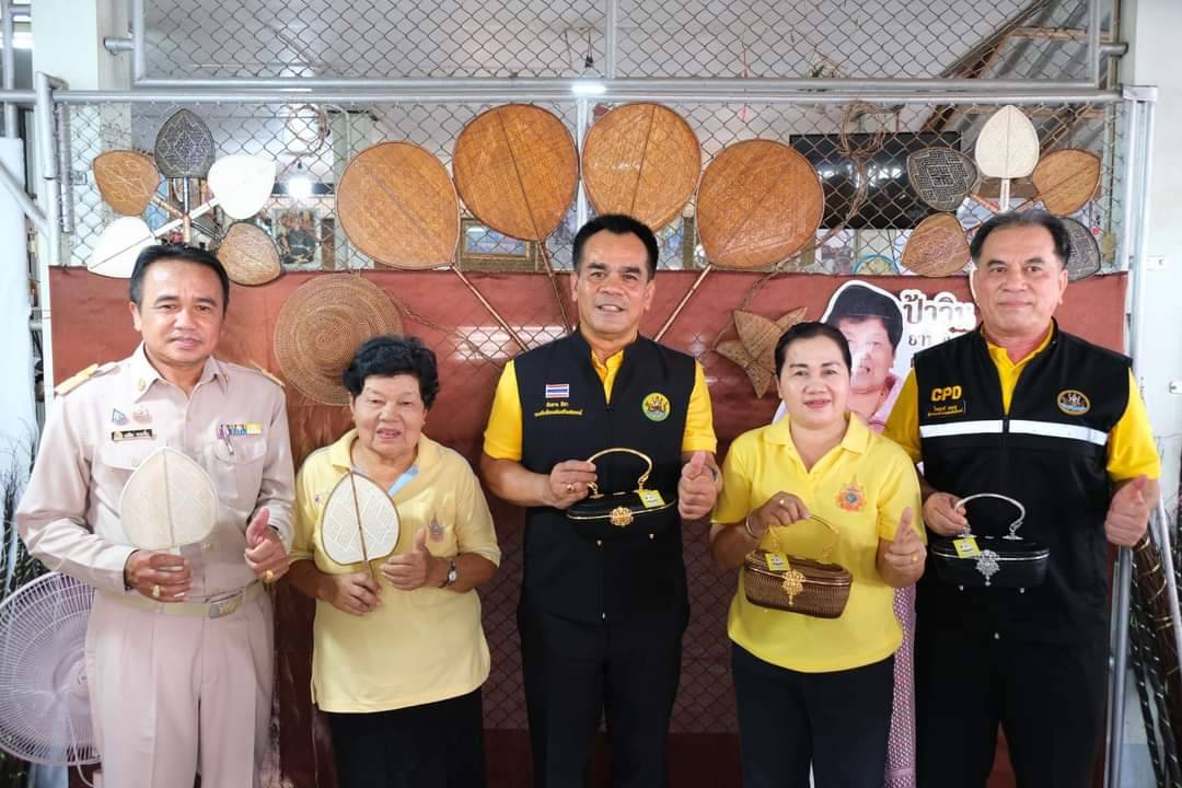 กรมส่งเสริมสหกรณ์ เดินหน้าขยายช่องทางการตลาดผลิตภัณฑ์จักสานย่านลิเภากลุ่มสตรีสหกรณ์การเกษตรเมืองนครศรีธรรมราช
