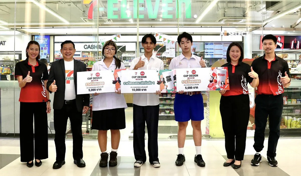โชว์ศักยภาพ! นักศึกษาดิจิทัลมีเดีย SPU คว้ารางวัลออกแบบลายแก้ว Slurpee ผสานศิลปะไทยร่วมสมัย 
