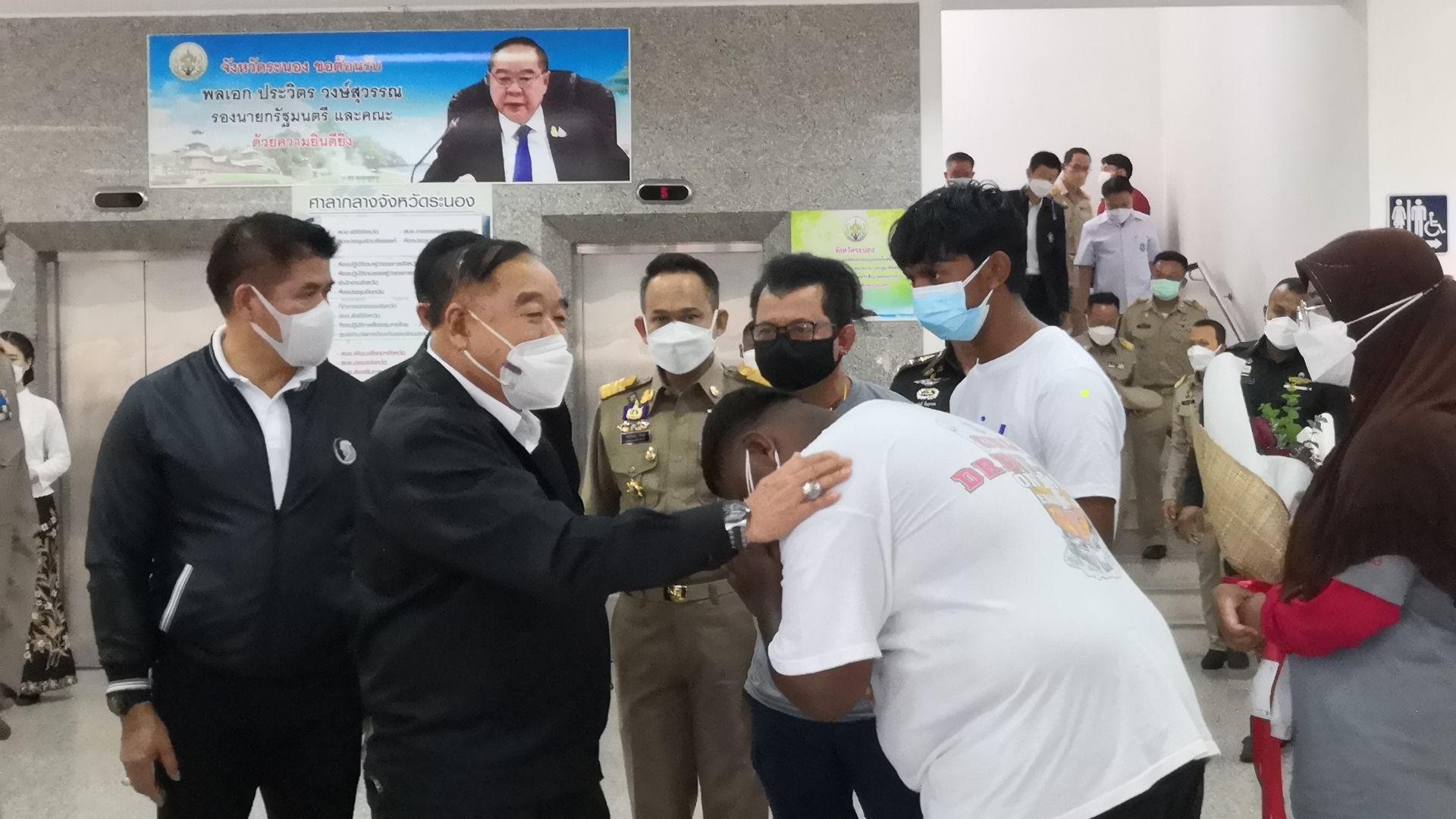 คนไทยพลัดถิ่นจัดใหญ่รับ “บิ๊กป้อม”  จี้เร่งสะสางปัญหาคืนสัญชาติ