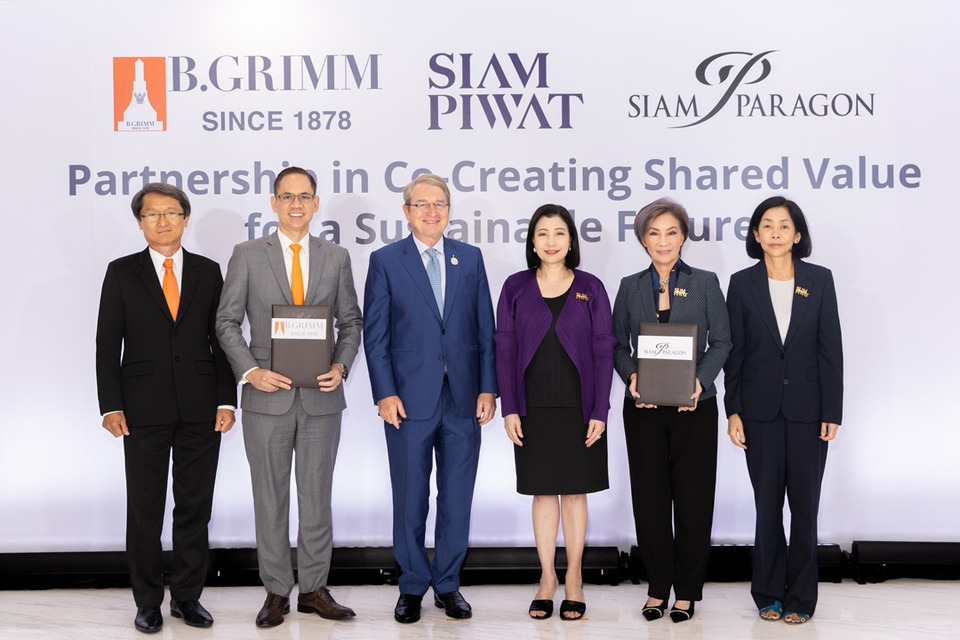 บริษัทบี. กริม ผนึก สยามพิวรรธน์ ติดตั้งโซลาร์รูฟท็อปสยามพารากอน -ขับเคลื่อนสู่อนาคตพลังงานสะอาด