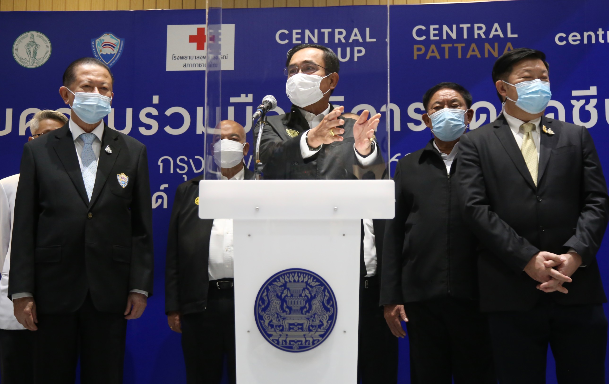 “บิ๊กตู่” พร้อมดัน “ฟ้าลายโจร” ใช้คู่ “ฟาวิพิราเวียร์” บรรเทาอาการโควิด-19 สั่งคัดตำหรับยาแผนไทย ของดีกว่า 2 พันชนิด