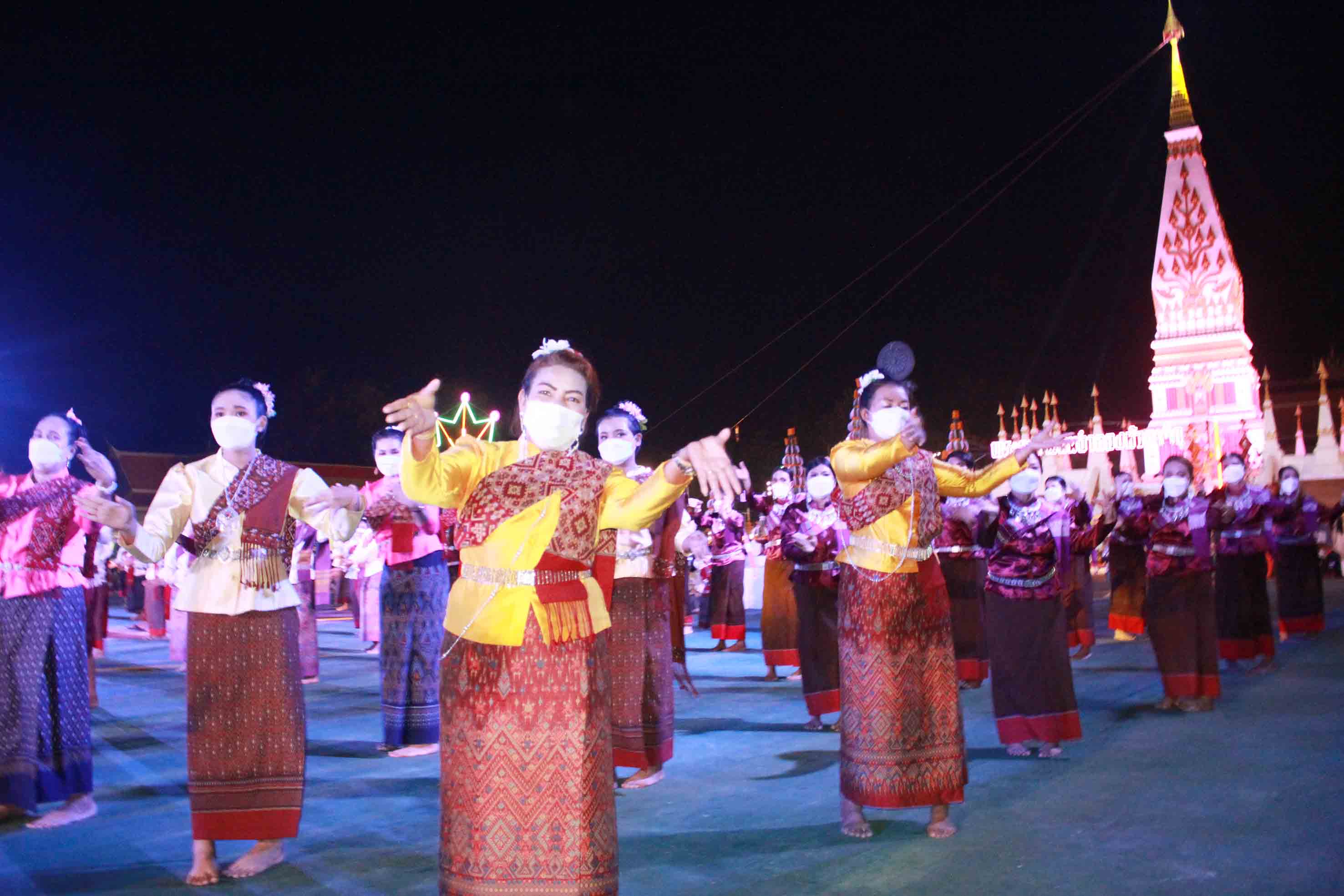 กาฬสินธุ์รำถวายสักการะองค์พระธาตุพนมจำลอง