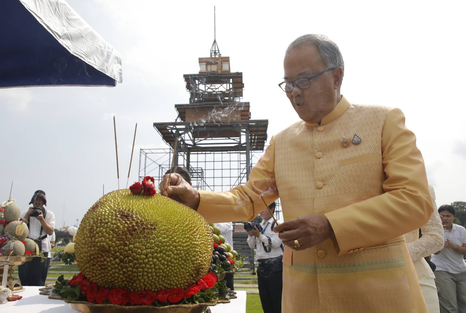 รมต.สำนักนายกฯเป็นประธานพิธีบวงสรวงการจัดสร้างมณฑปประดิษฐานพระบรมสารีริกธาตุ (พระเขี้ยวแก้ว) 