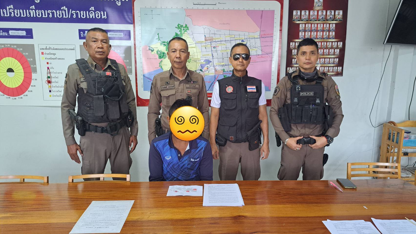 รอง ผกก สภ.ต.โคกตูม ลพบุรี ฟิตเปรี๊ยะออกตรวจโชว์ฝีมือ จับผู้ค้ายายาเสพติด 15 เม็ด กลางถนน