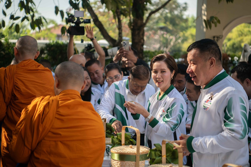 “พลังประชารัฐ” เปิดนโยบาย ชู 12 เรือธง สร้างรั้วมั่นคงชายแดน -เพิ่มเงินบัตรประชารัฐ บอก “ลุงป้อม” ยังเป็นลมใต้ปีก