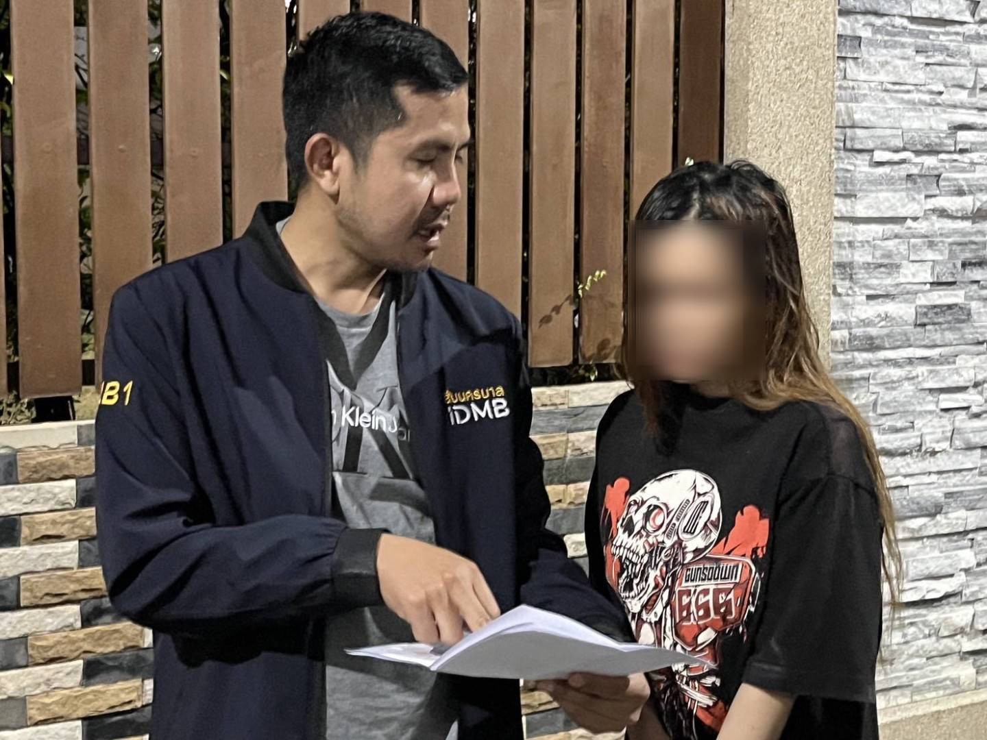 รวบสาวแสบหลอกขายกระเป๋าหลุยส์แต่ส่งนมสด หนีหมายจับ 9 ปี อ้างถูกนำบัญชีธนาคารไปใช้  