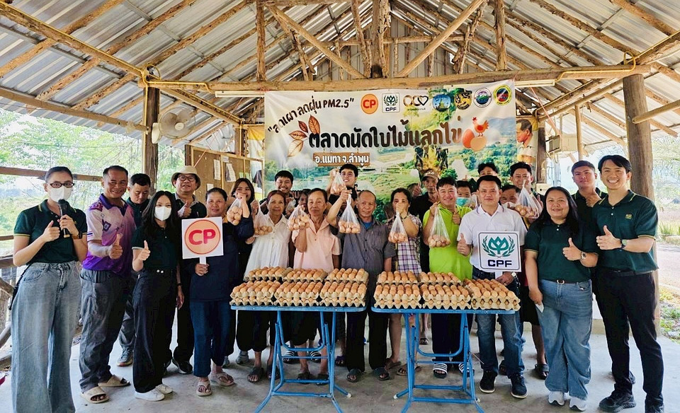 CPF ต่อยอด “ตลาดนัดใบไม้แลกไข่” ลดเผา ลดฝุ่น PM2.5 ที่ลำพูน   