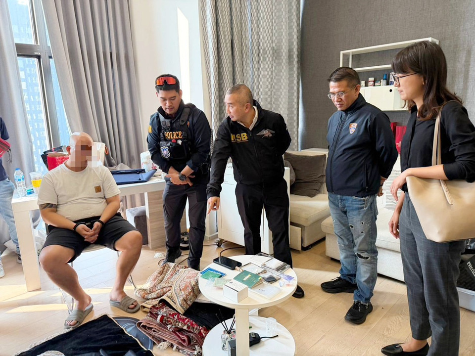 ปิดเกมยาเสพติดข้ามชาติ รวบบอสไต้หวัน ซุกผงขาวยัดพรม พบ 4 หมายจับคดีร้ายแรง