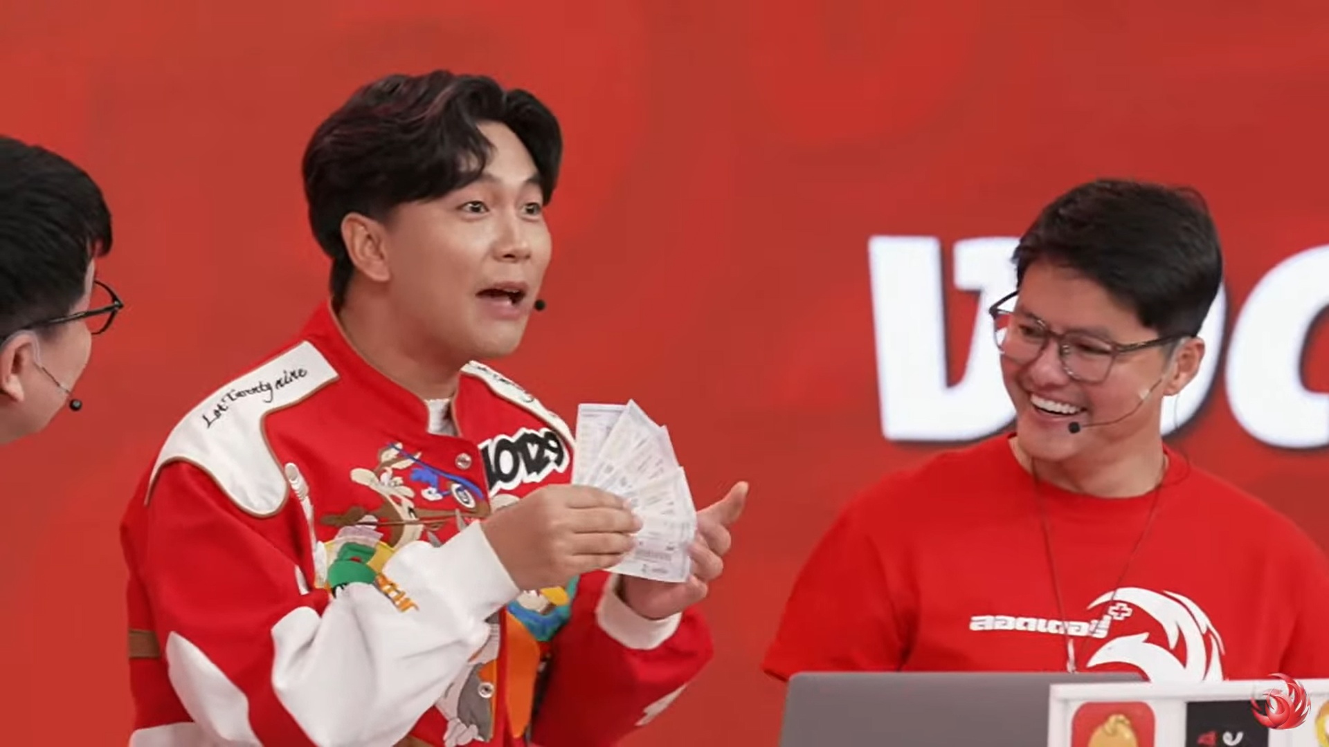 “สาวโคราช” ดวงเฮง! ซื้อลอตเตอรี่พลัส 4 ใบ รับ 24 ล้าน กลายเป็นเศรษฐีใหม่ อีกราย "สาวระยอง"ซื้อให้เจ้านายถูก 1 ใบ รับ 6 ล้าน