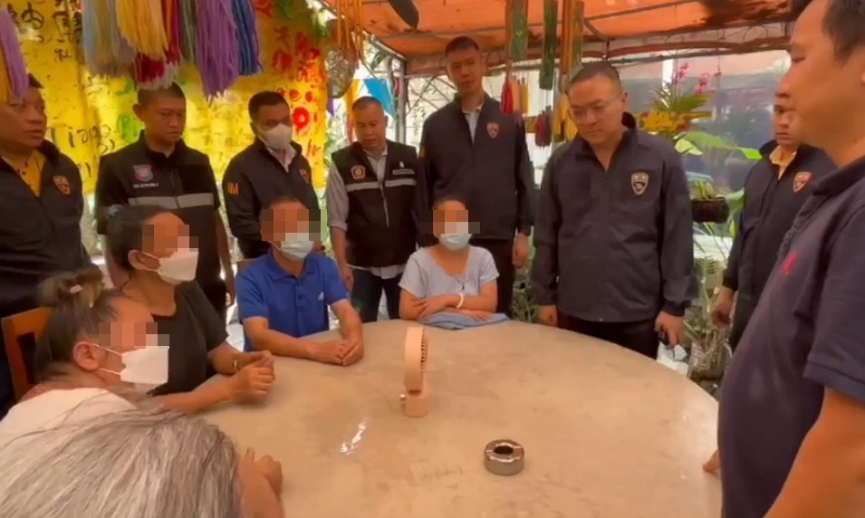 ตม.3 สนธิกำลัง ตำรวจท่องเที่ยว สภ.นาจอมเทียน เข้าจับกุม "พระแม่แห่งจักรวาล" 