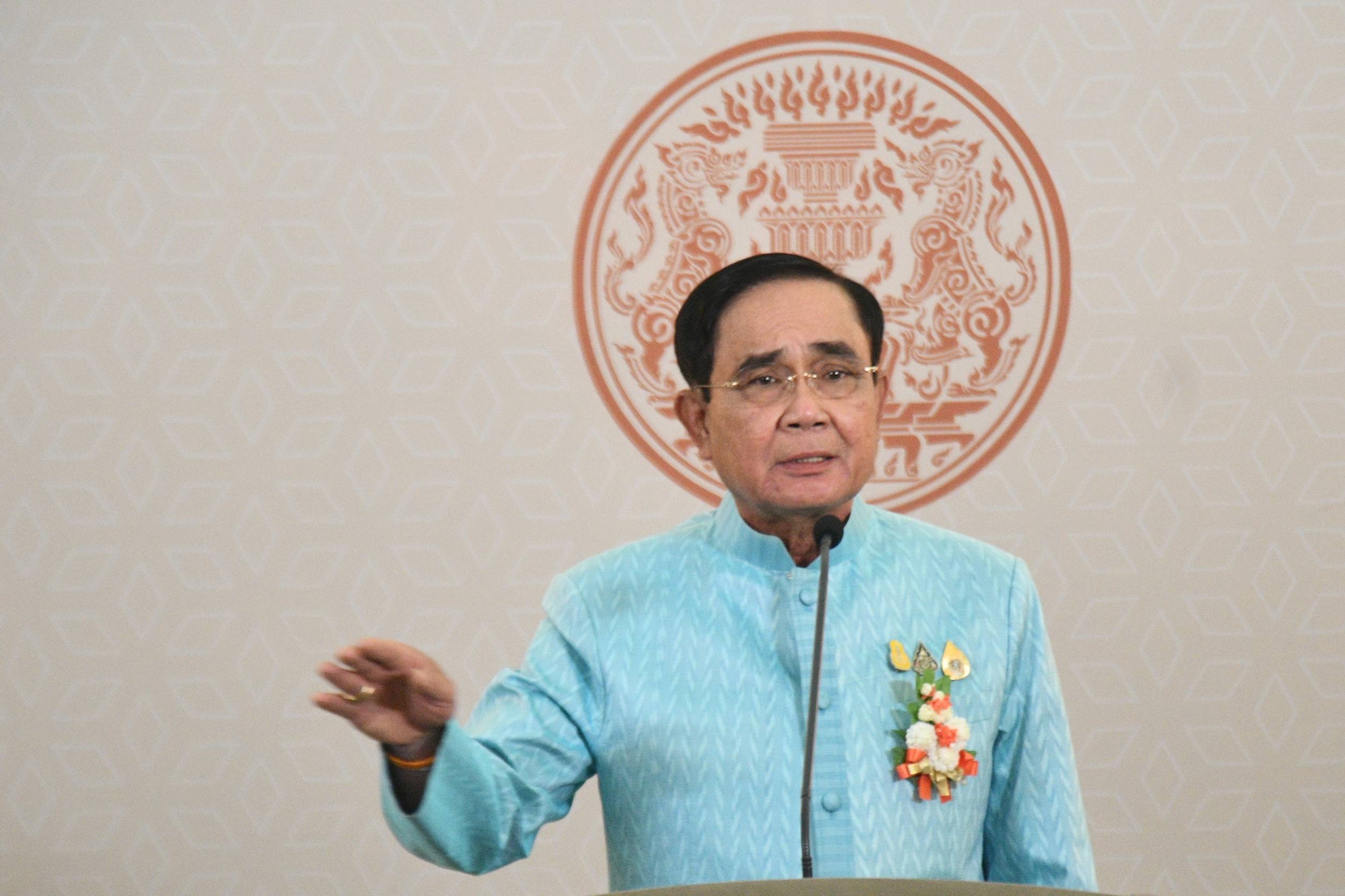 "บิ๊กตู่"ลั่นยังอยู่ พปชร. บอกก็ยังคิดอยู่สมัครสมาชิกพรรค ชี้ปรับ ครม.ยังไม่มีอะไร  