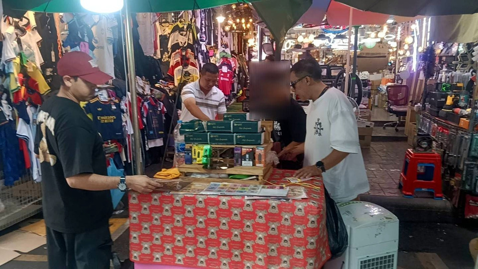ตม.1 บุกจับร้านบุหรี่ไฟฟ้าคลองถม ลอบขายให้นักเรียน ยึดของกลางกว่า 80,000 บาท