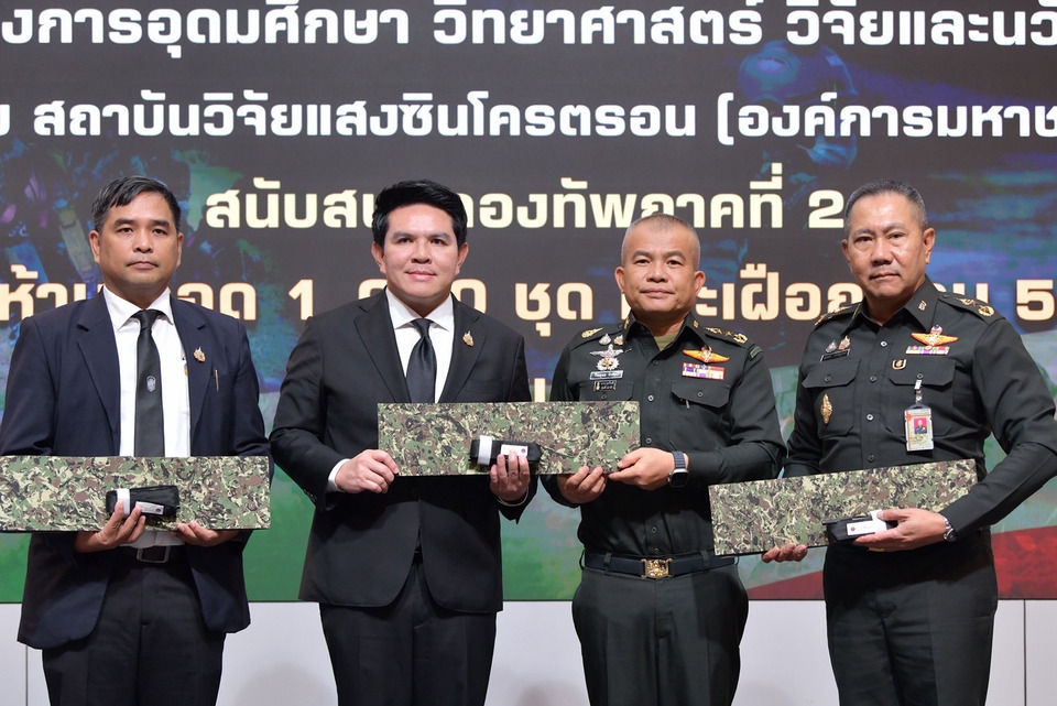 อุปกรณ์กู้ชีพ! อว. มอบ Tourniquet-เฝือกอ่อน ประสิทธิภาพสูงจากซินโครตรอน ให้กองทัพภาคที่ 2 ช่วยชีวิตกำลังพลชายแดน