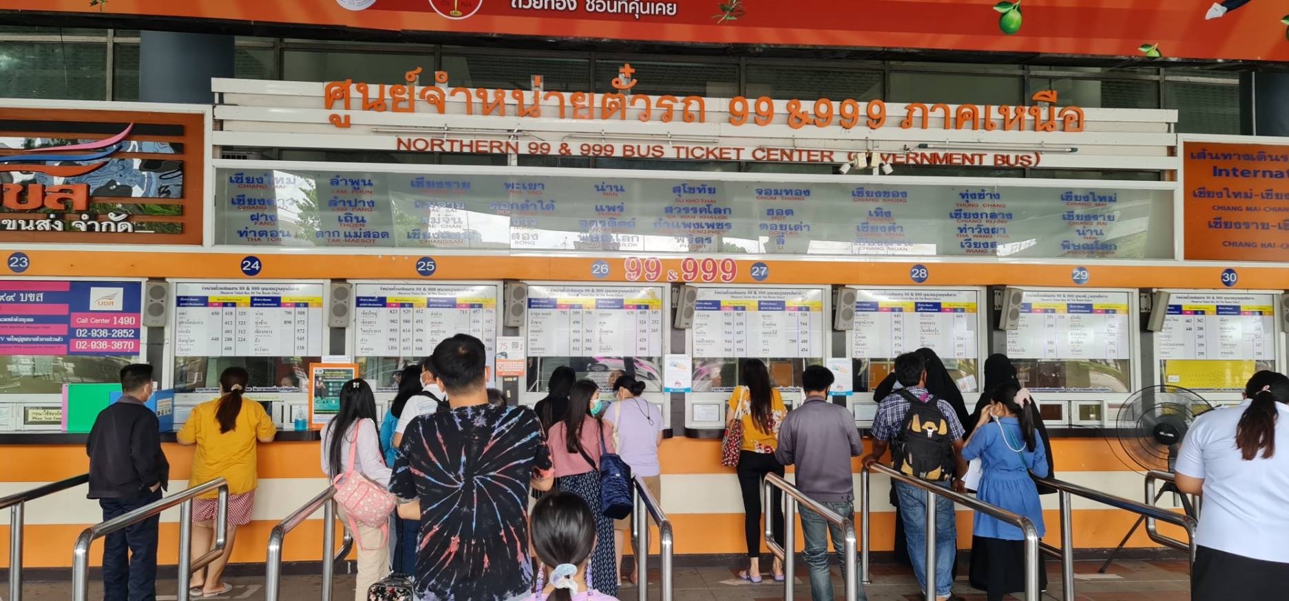 หมอชิต 2 เหงาประชาชนเดินทางกลับบ้านบางตา เข้มความปลอดภัย-รณรงค์ "สงกรานต์สุขใจ ขับขี่ปลอดภัย ห่างไกลโควิด"
