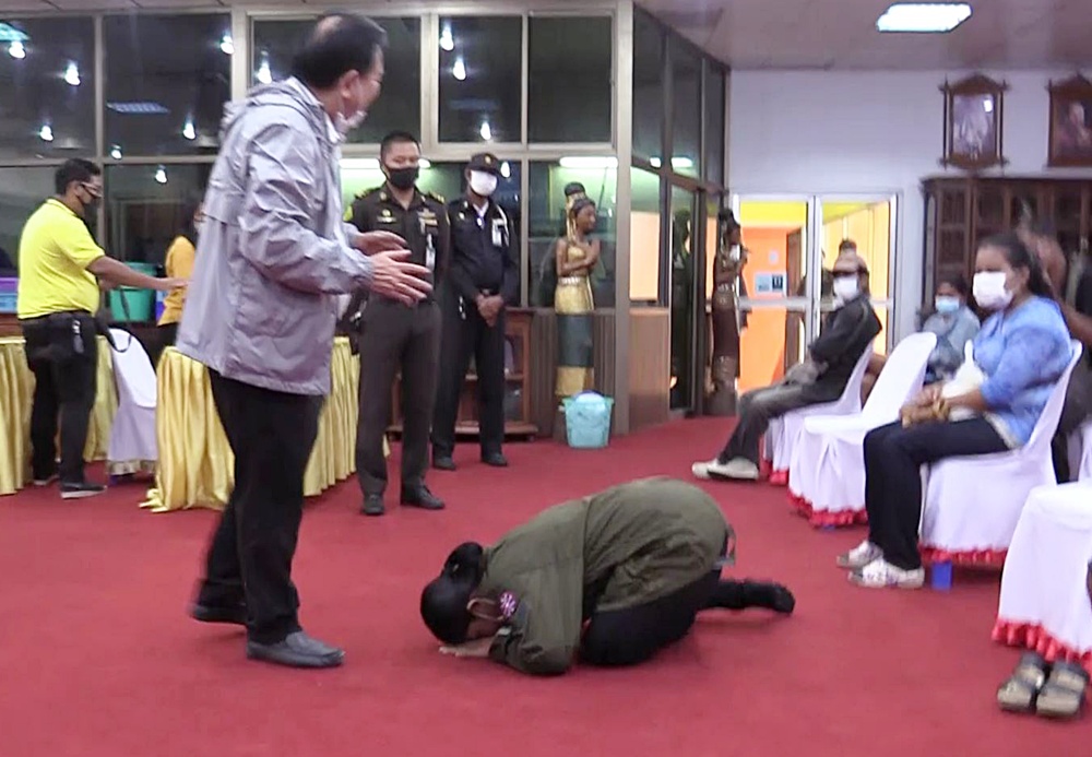ชาวชุมชนวังหีบบุกกราบนายกเทศมนตรีเมืองทุ่งสง  หยุดเคลื่อนไหวหนุนเขื่อนวังหีบ