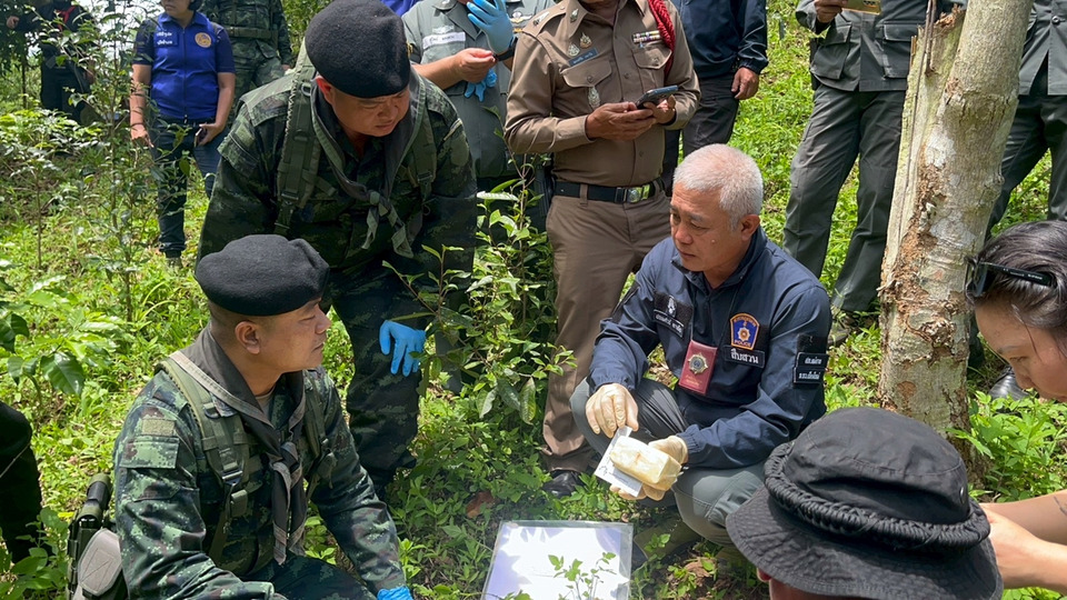 ทหารผาเมืองปะทะเดือดขบวนการขนยาเสพติด ยึดยาบ้า 2.98 แสนเม็ดกลางแม่อาย