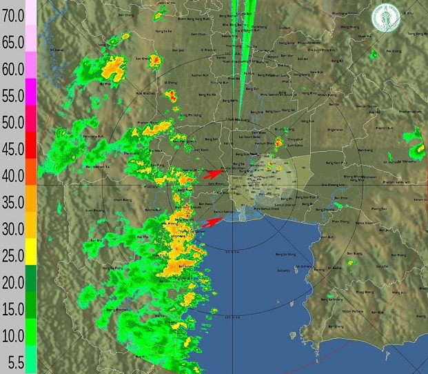 ฝนมาแล้ว! กลุ่มใหญ่จากราชบุรี จ่อเข้าฝั่งธนฯรับเลิกงาน