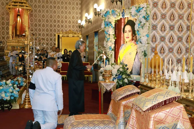 กรมสมเด็จพระเทพรัตนราชสุดาฯ เสด็จ ฯ ไปในการบำเพ็ญพระราชกุศลถวายพระบรมศพ "พระพันปีหลวง"