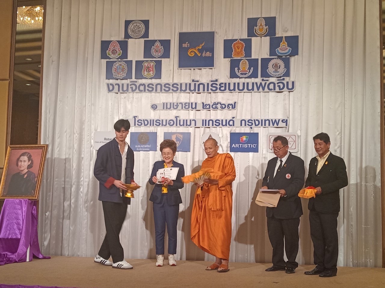 ชมรมพุทธศิลป์ศิมาลัยทรงธรรม ร่วมกับกลุ่มศิลปาศรีร่วมจัดงานจิตรกรรมนักเรียนบนพัดจีนผ่านโครงการ"กล้า 9 ยั่งยืน"