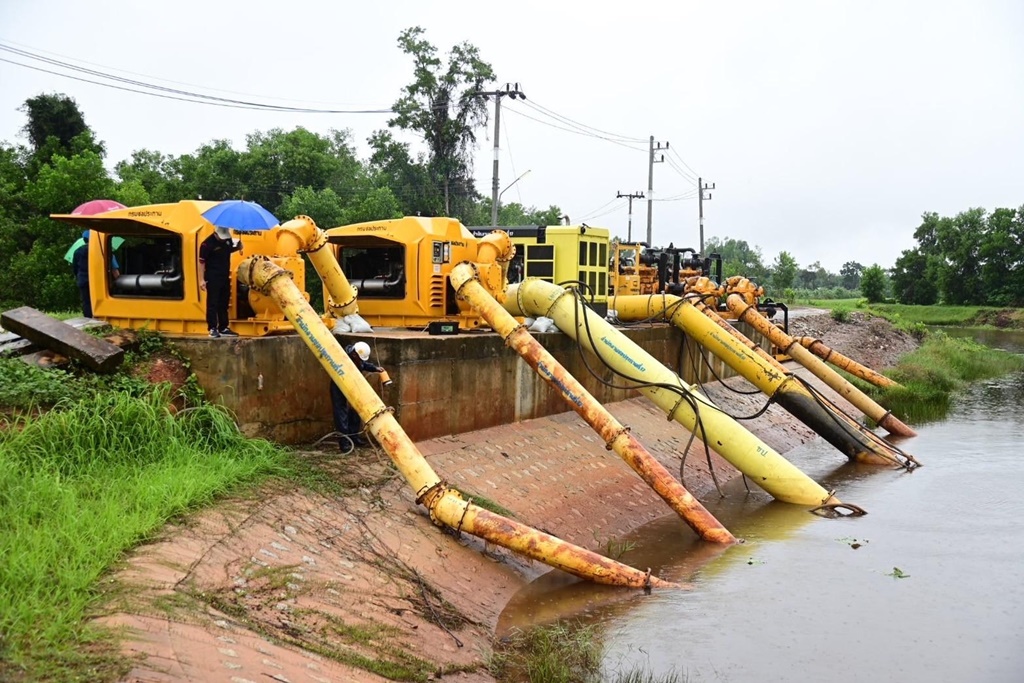 สชป.17 ติดตามสถานการณ์น้ำในนราธิวาส ติดตั้งเครื่องสูบน้ำ พร้อมรับมือฝนตกหนัก