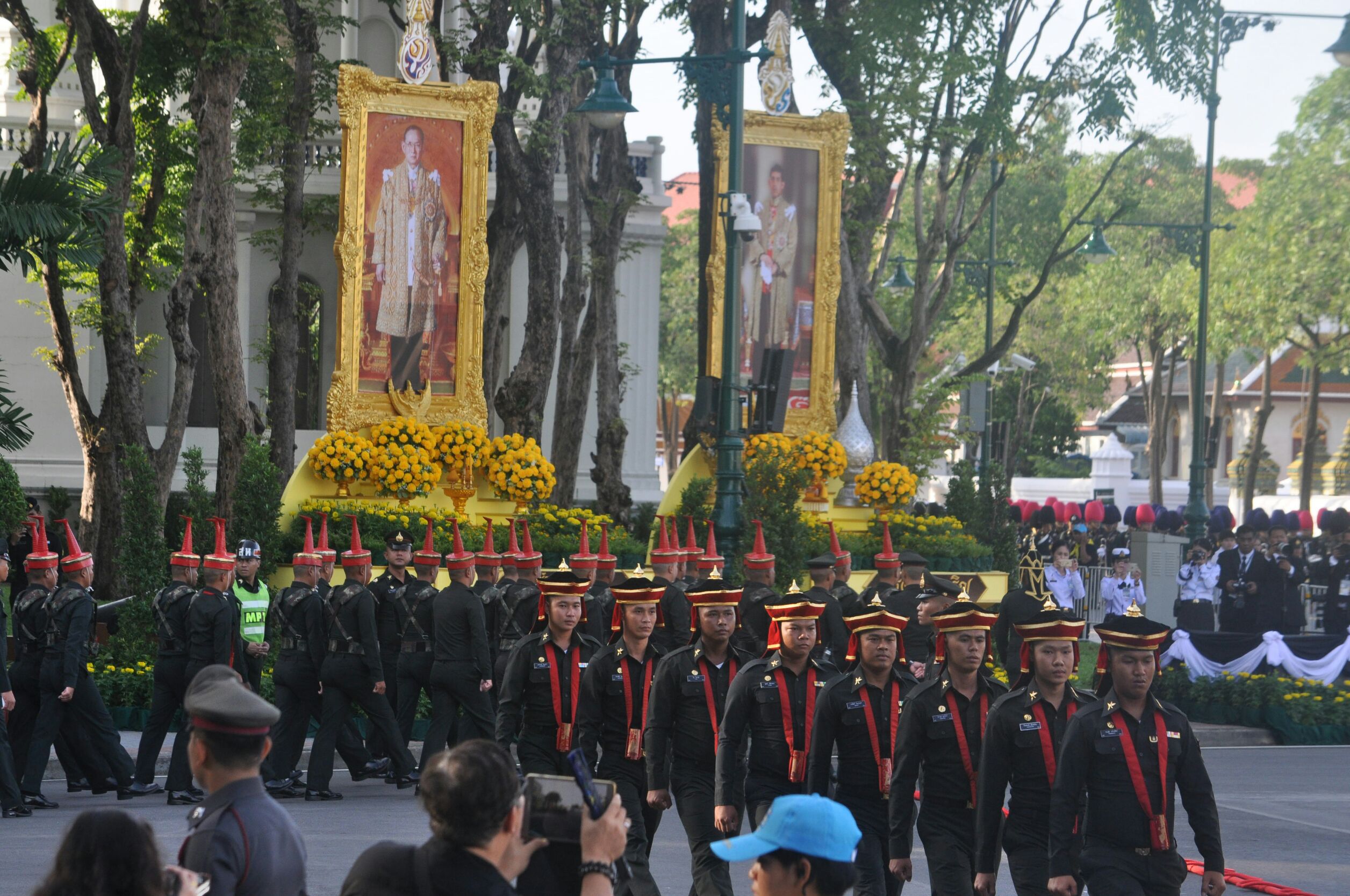 บรรยากาศก่อนพิธีซ้อมย่อยริ้วขบวนพระบรมราชอิสริยยศ อัญเชิญพระบรมโกศ "ในหลวง ร.9"