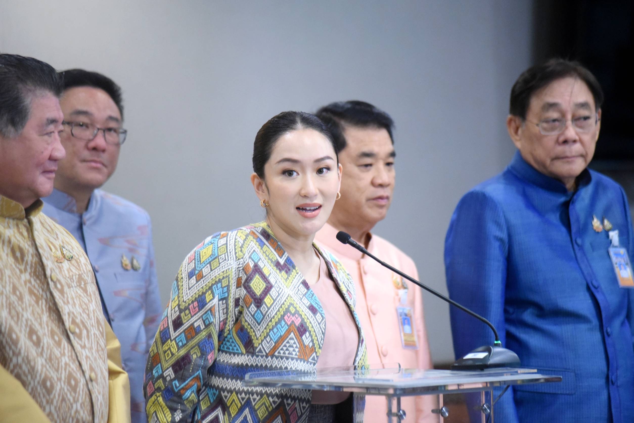 "นายกฯ" ฟื้นกินข้าวพรรคร่วมรัฐบาล 21 ต.ค.นี้ บอกไม่มีวาระสำคัญ ยังไม่ได้สถานที่ 