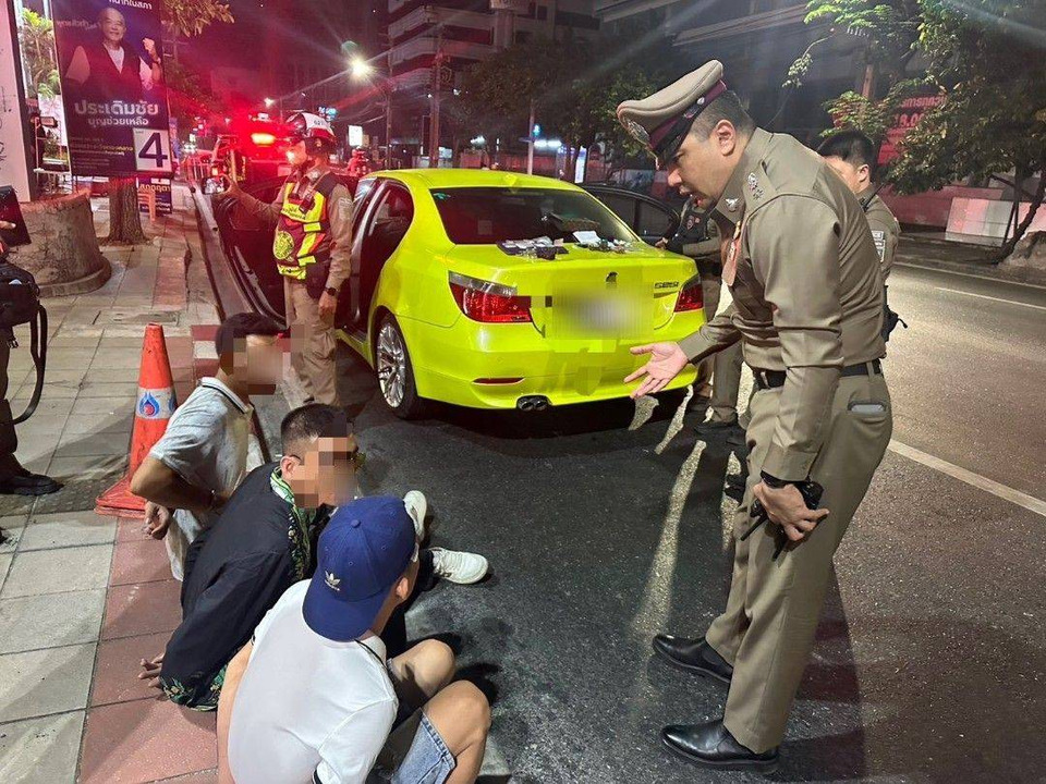 รอง ผบ.ตร.ชื่นชมการทำงาน ตำรวจวังทองหลางสกัดอาวุธ–ยาเสพติด ก่อนภัยถึงประชาชน 