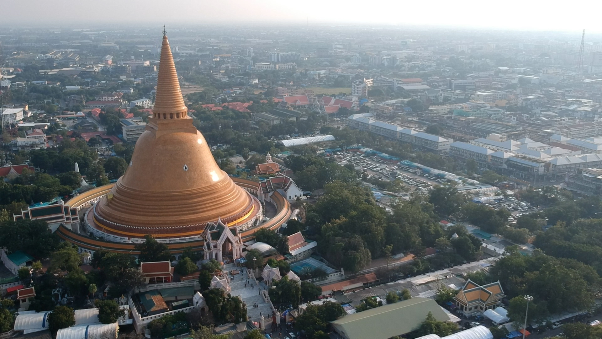 ชวนเที่ยวงานนมัสการองค์พระปฐมเจดีย์ ลอยกระทงสายน้ำประวัติศาสตร์นครปฐม 