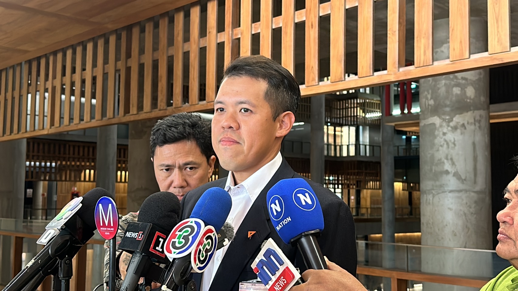 “ปกรณ์วุฒิ” ย้อน “ณัฐวุฒิ” หากต้าน “รัฐประหาร” ยากแล้วหาเสียงไว้ทำไม เย้ยถูกอำนาจพรรคอื่นกดไว้