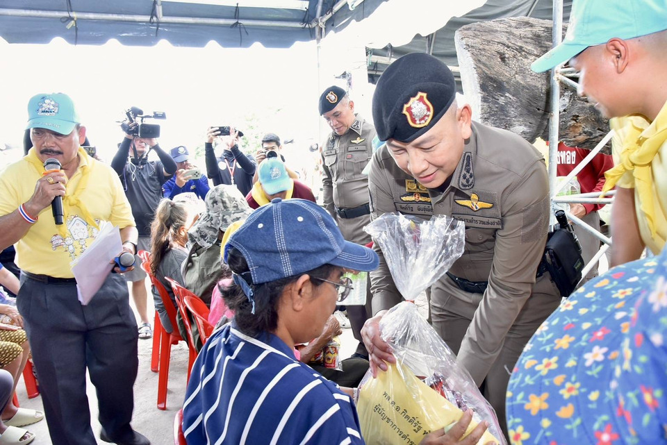 ผบ.ตร.ลงพื้นที่โผงเผง อ่างทอง กำชับตำรวจช่วยน้ำท่วม-ดูแลความปลอดภัยประชาชน
