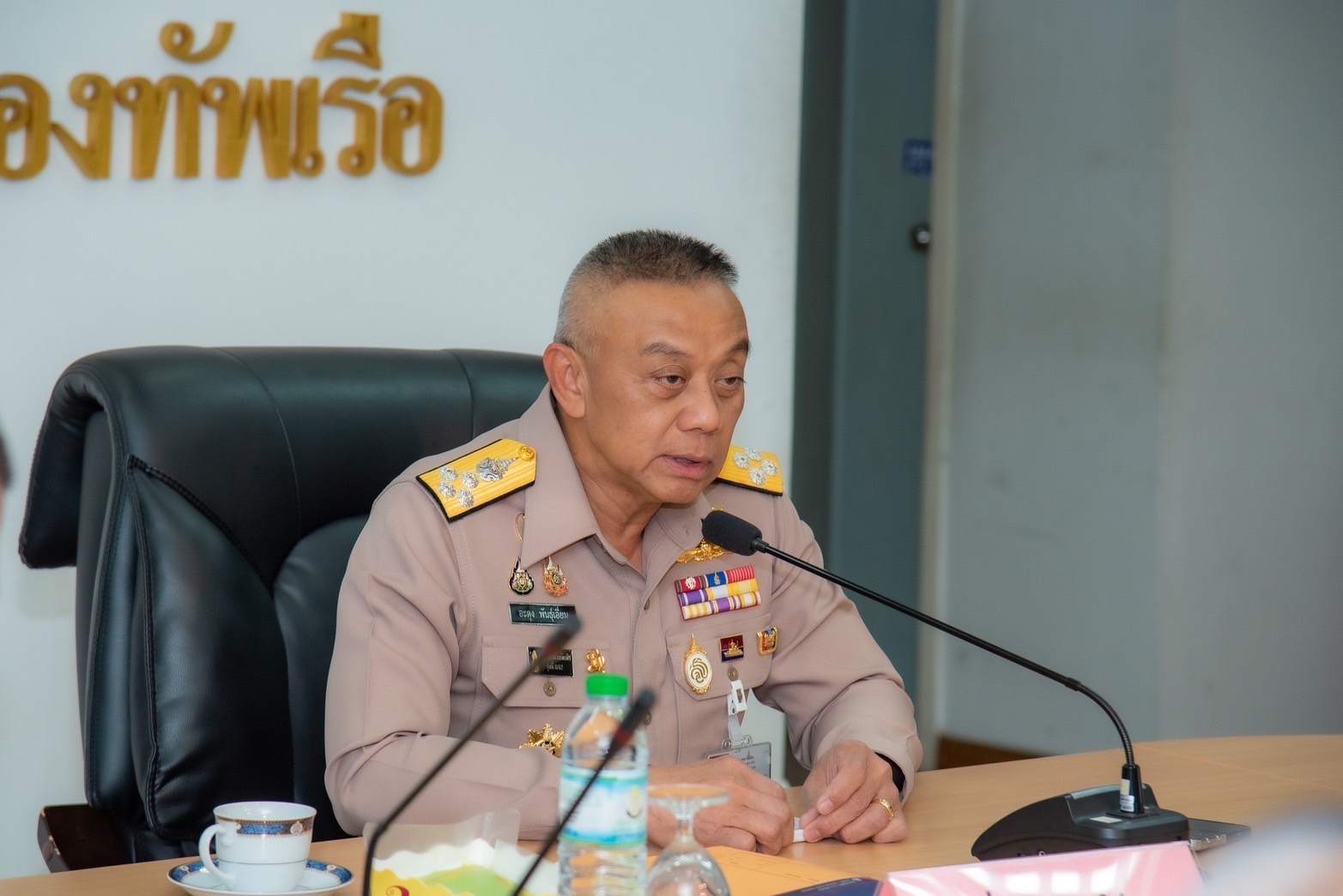"บิ๊กดุง" บินด่วนจากยุโรป  เช้านี้กลับไทย ก่อนกำหนด เหตุถก "โผทหาร" ต้อนรับ "บิ๊กอ้วน"เข้ากห.วันแรก