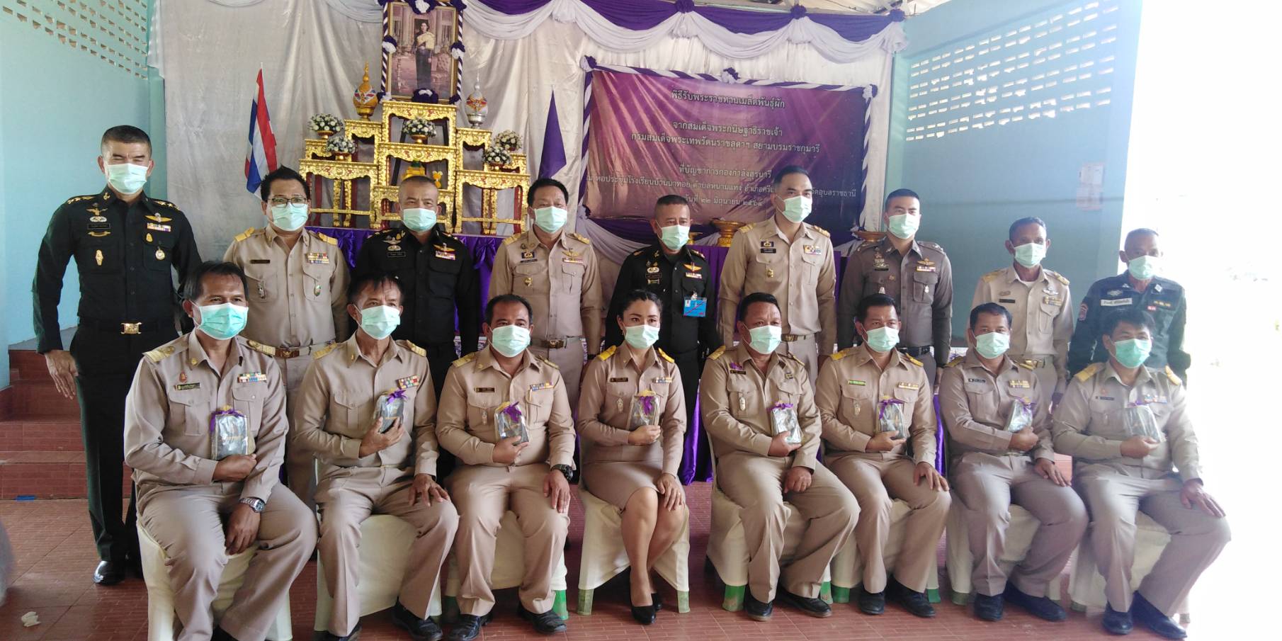 รอง ผวจ.อุบลฯ ร่วมกับ กกล.สุรนารี จัดพิธีรับพระราชทานเมล็ดพันธุ์ผักให้กับชาวบ้านในถิ่นทุรกันดาร