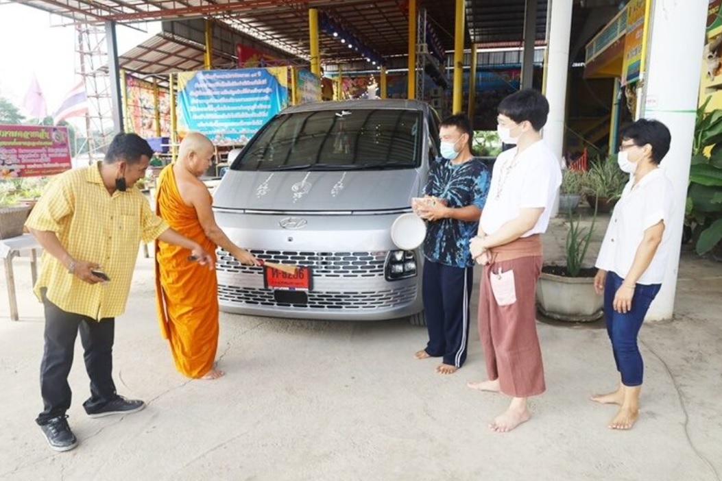 งวดนี้ต้องมา!!เลขเด็ดรถป้ายแดง'บี้ เดอะสตาร์'  หลังให้พระอาจารย์รวยวาจาสิทธิ์เจิม
