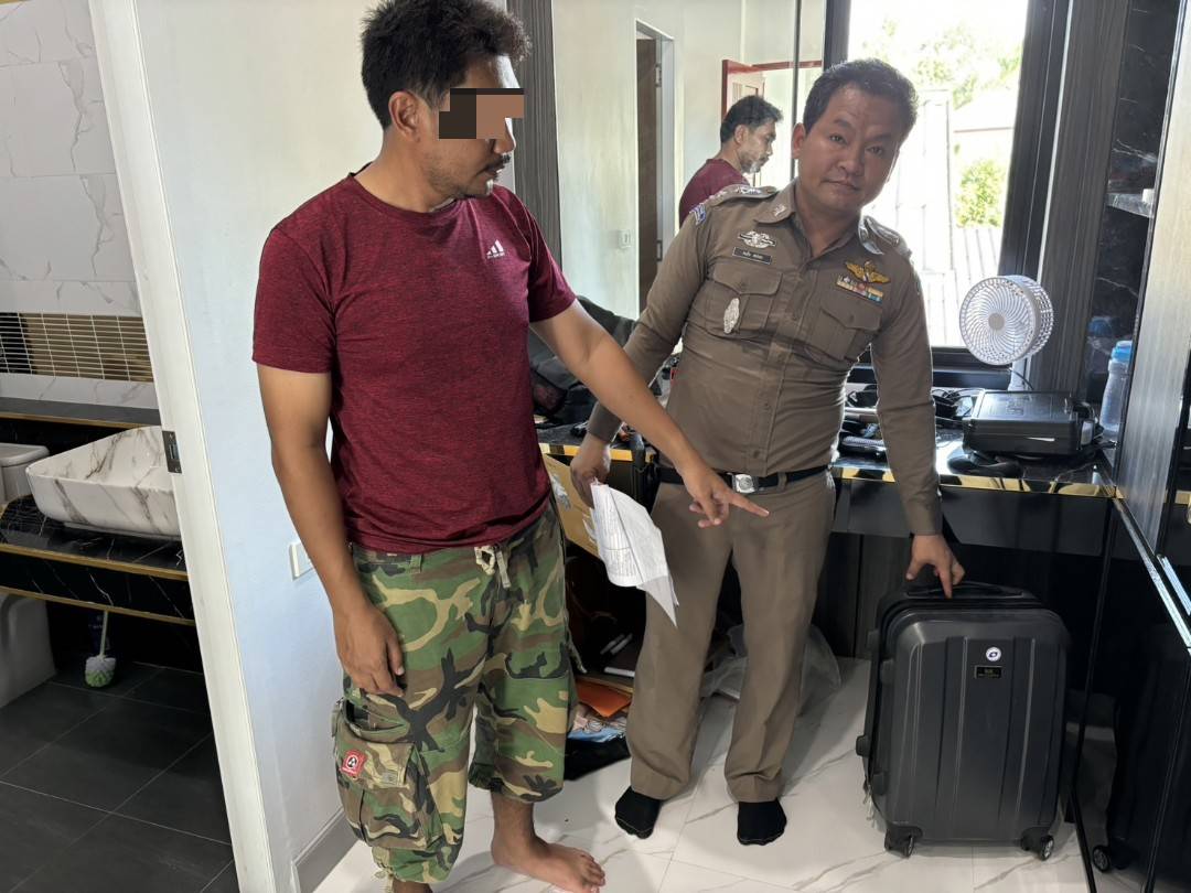 ตำรวจไซเบอร์ค้นบ้านหนุ่มโชว์ปืนอ้างมีใบ ป.4 สุดท้ายรับของปลอม