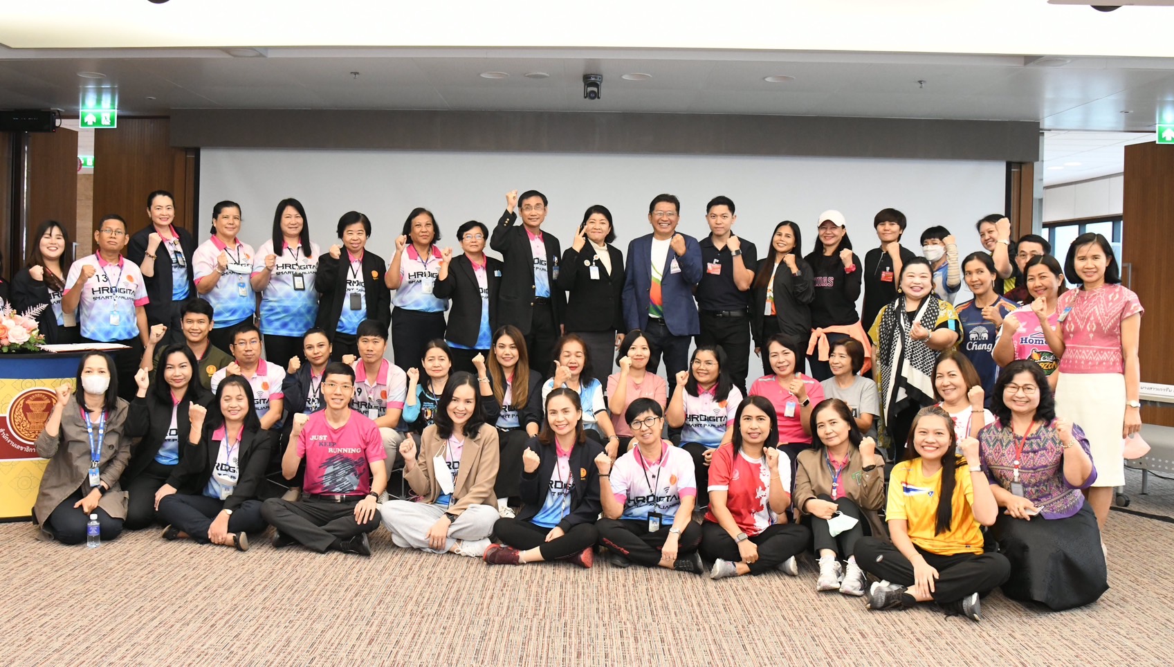 สภาฯ" จับมือ สสส.ปลุก “ขรก.สภาฯ-นักข่าว” ออกกำลังกายลดเครียด หลังทำงานหนักตลอดสมัยประชุมสภาฯ 