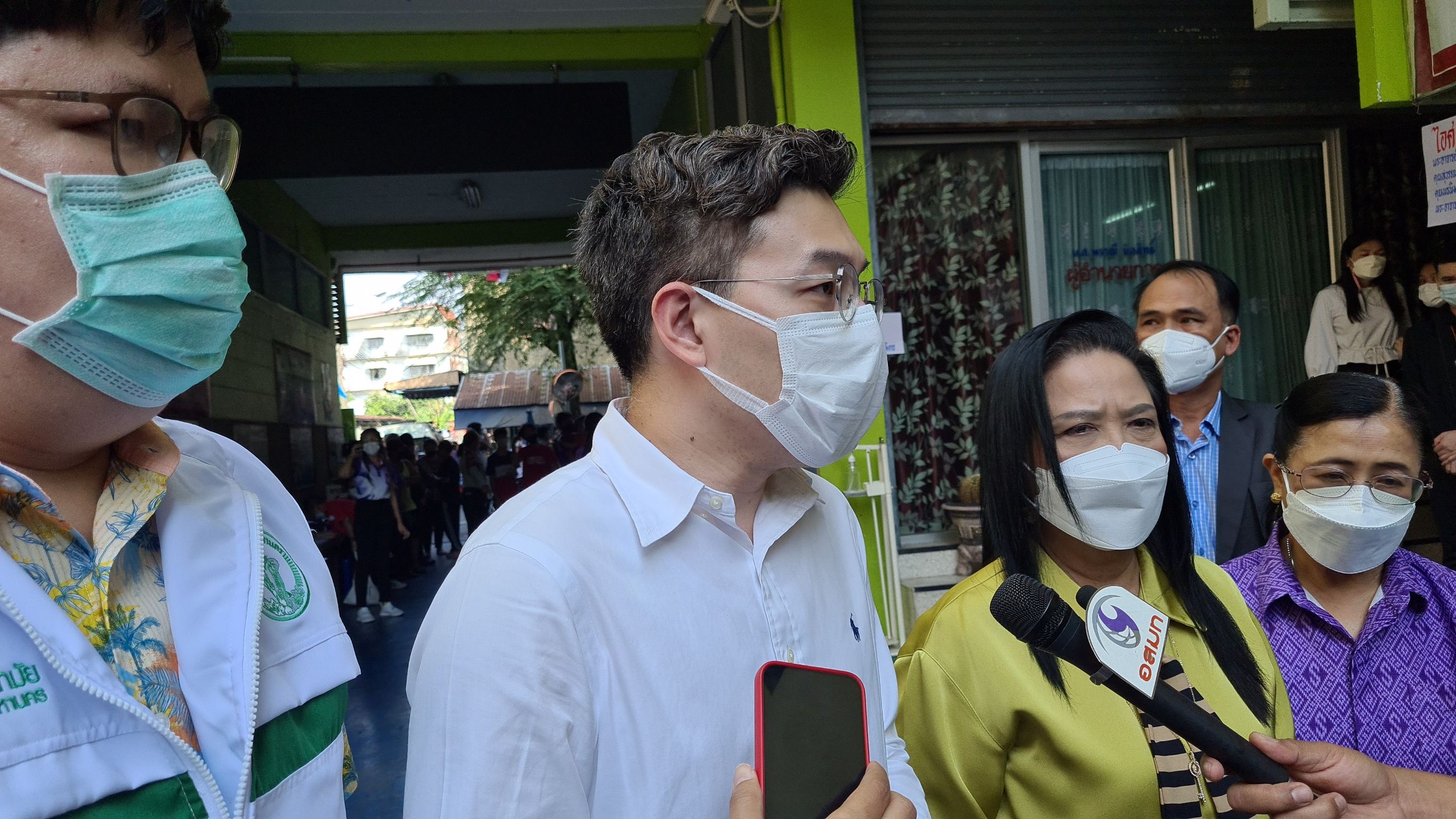 กทม.แจง นักเรียนอาเจียนนำส่งโรงพยาบาล  23 ราย คาดสารปนเปื้อนในอาหาร เร่งตรวจสอบทั้งหมด