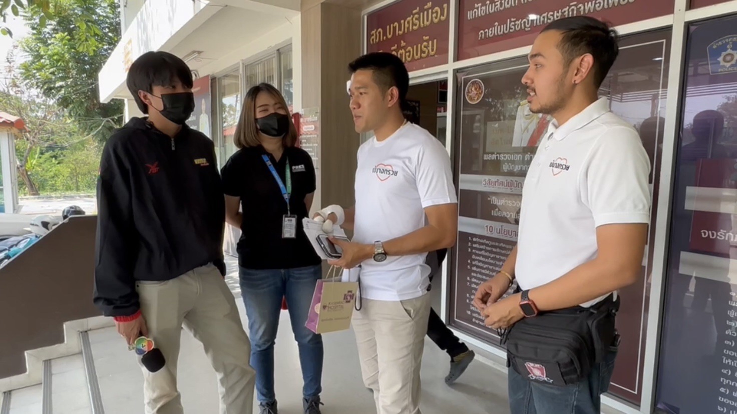 เสี่ยอู่ซ่อมรถเบนซ์ นำหลักฐานมอบให้ ตร.เพิ่ม ยันไม่เคยสนิทกับ อดีต สจ.ที่ทำร้าย 