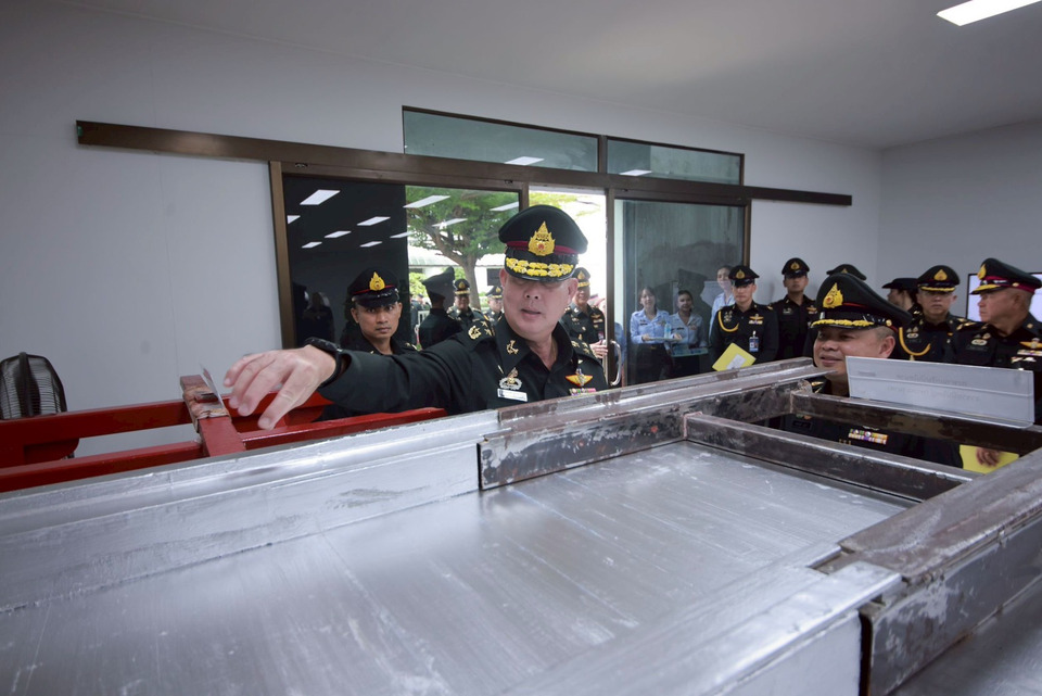 ผช.ผบ.ทบ. ติดตามความคืบหน้าการบูรณปฏิสังขรณ์ราชรถ พระยานมาศ และเครื่องประกอบในพระราชพิธีฯ