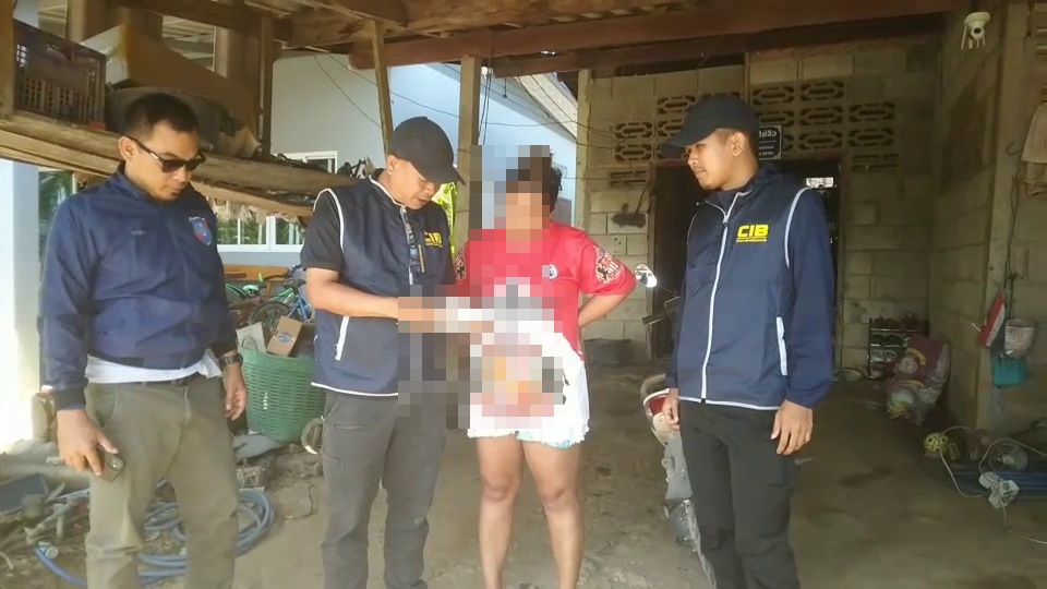 รวบแม่ลูกอ่อนวัย 31 ตามหมายศาลคดีฉ้อโกงรับสารภาพเปิดบัญชีม้าให้เพื่อนสาวสอง