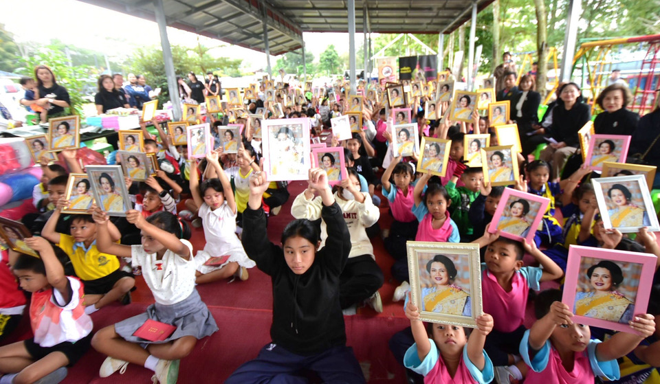ชมรมช่างภาพการเมือง–เครือข่ายจิตอาสารัฐสภาทำดีตามรอยพ่อ ลงพื้นที่วังน้ำเขียว จัดกิจกรรม CSR “ช่างภาพการเมือง ปันรัก ปันสุข ปลูกรอยยิ้ม” 