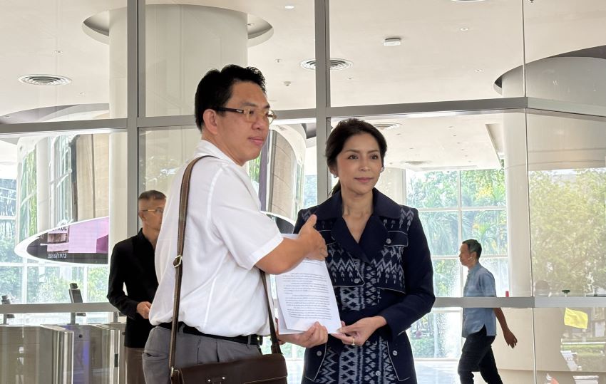 "วิโรจน์" บุกกรมสรรพากร ถามให้ชัดเจนใช้ตั๋ว P/N ตั้งข้อสังเกตนายกฯ ซื้อขายหุ้นทิพย์