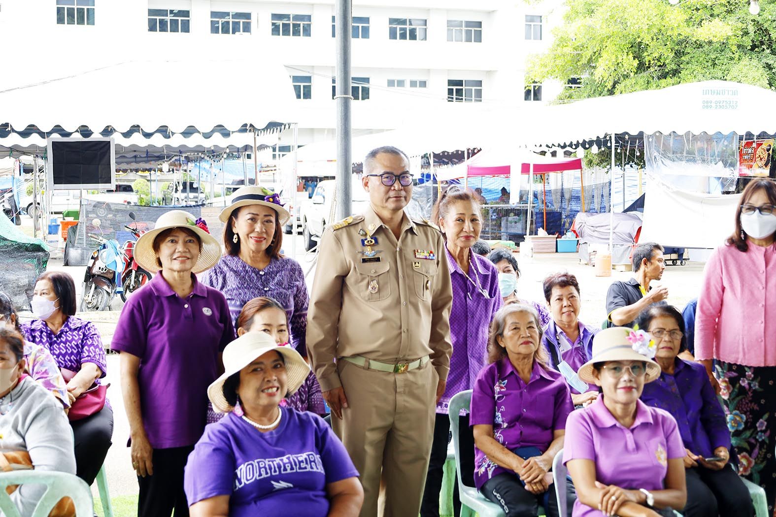 พช.ประจวบฯจัดกิจกรรมไกล่เกลี่ยหนี้กองทุนพัฒนาบทบาทสตรีและฝึกอบรมทำไม้กวาดทางมะพร้าว 