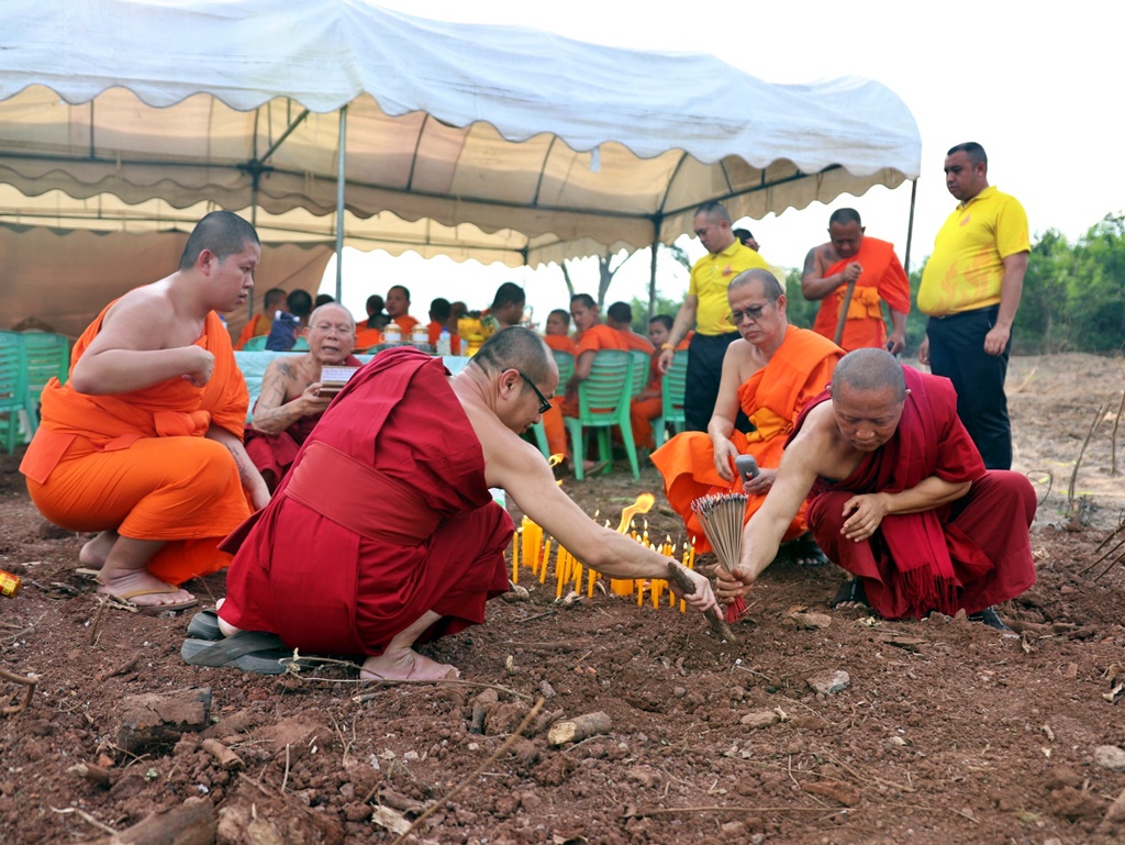 วัดศรีโคมคำ ทำพิธีสูตรถอนพื้นที่โครงการศึกษาความเป็นไปได้ในการสร้างอัครมหาวิหาร