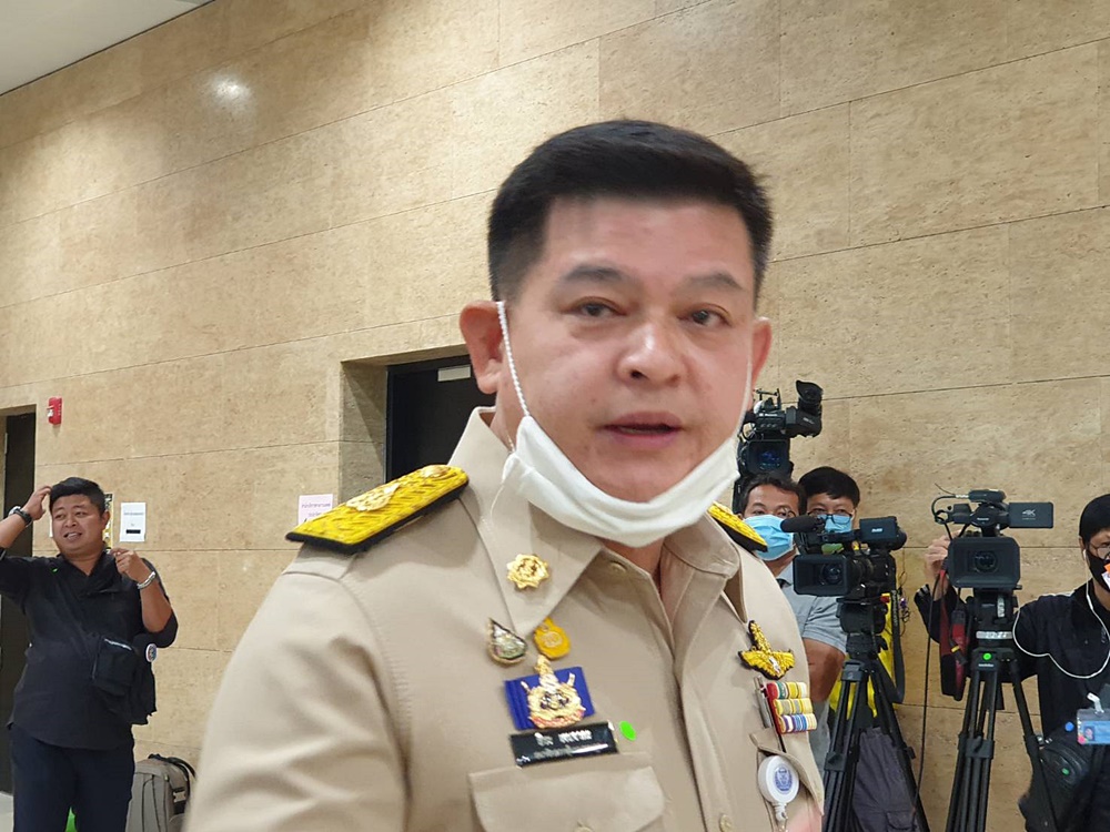 “สิระ” เตรียมขับ “ช่อ” พ้นที่ปรึกษากมธ.กฎหมาย ปมไร้มารยาทอ้างตัวเป็นกรรมาธิการ