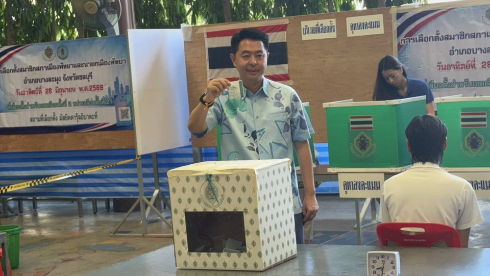 เลือกตั้ง "พัทยา" คึกคัก! "เบียร์-ปรเมศวร์" ใช้สิทธิตั้งแต่ไก่โห่ 