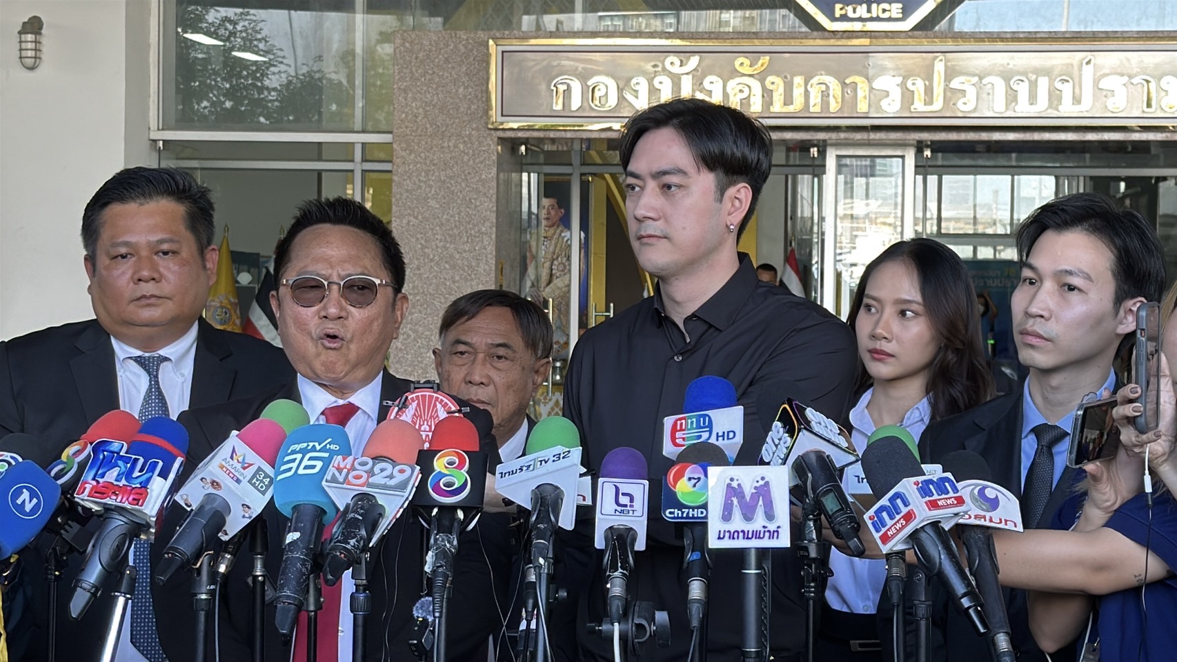 "ฟิล์ม รัฐภูมิ" เข้ารับทราบข้อกล่าวหา พยายามกรรโชกทรัพย์-หมิ่นประมาท ยันพกความมั่นใจมาเต็มร้อย 