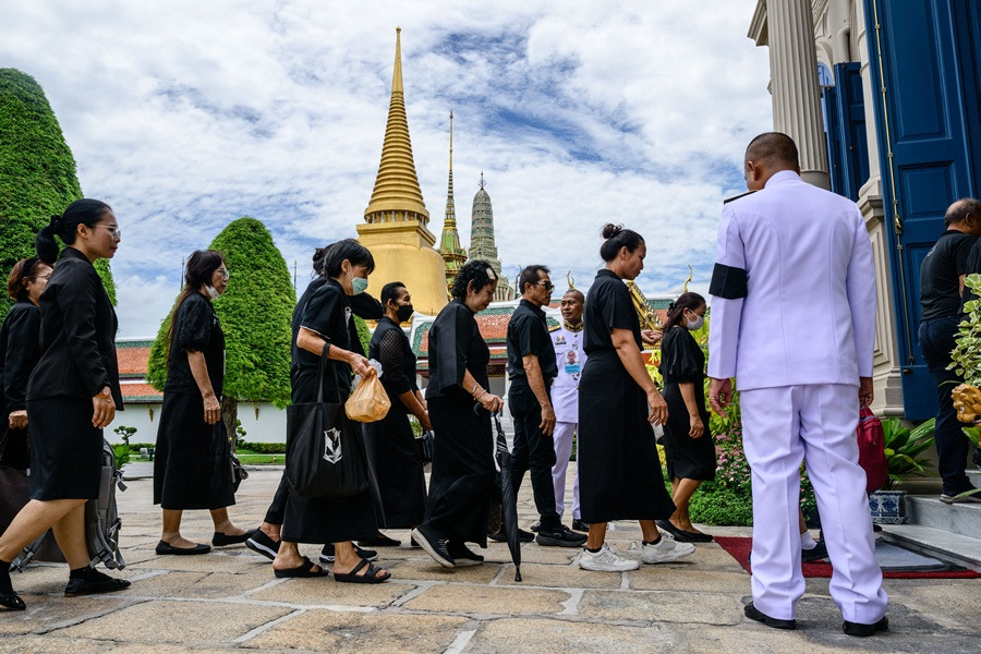 ประชาชนทยอยเข้าถวายน้ำสรงพระศพ "เจ้าฟ้าพัชรกิติยาภาฯ" ศาลาสหทัยสมาคม ในพระบรมมหาราชวัง