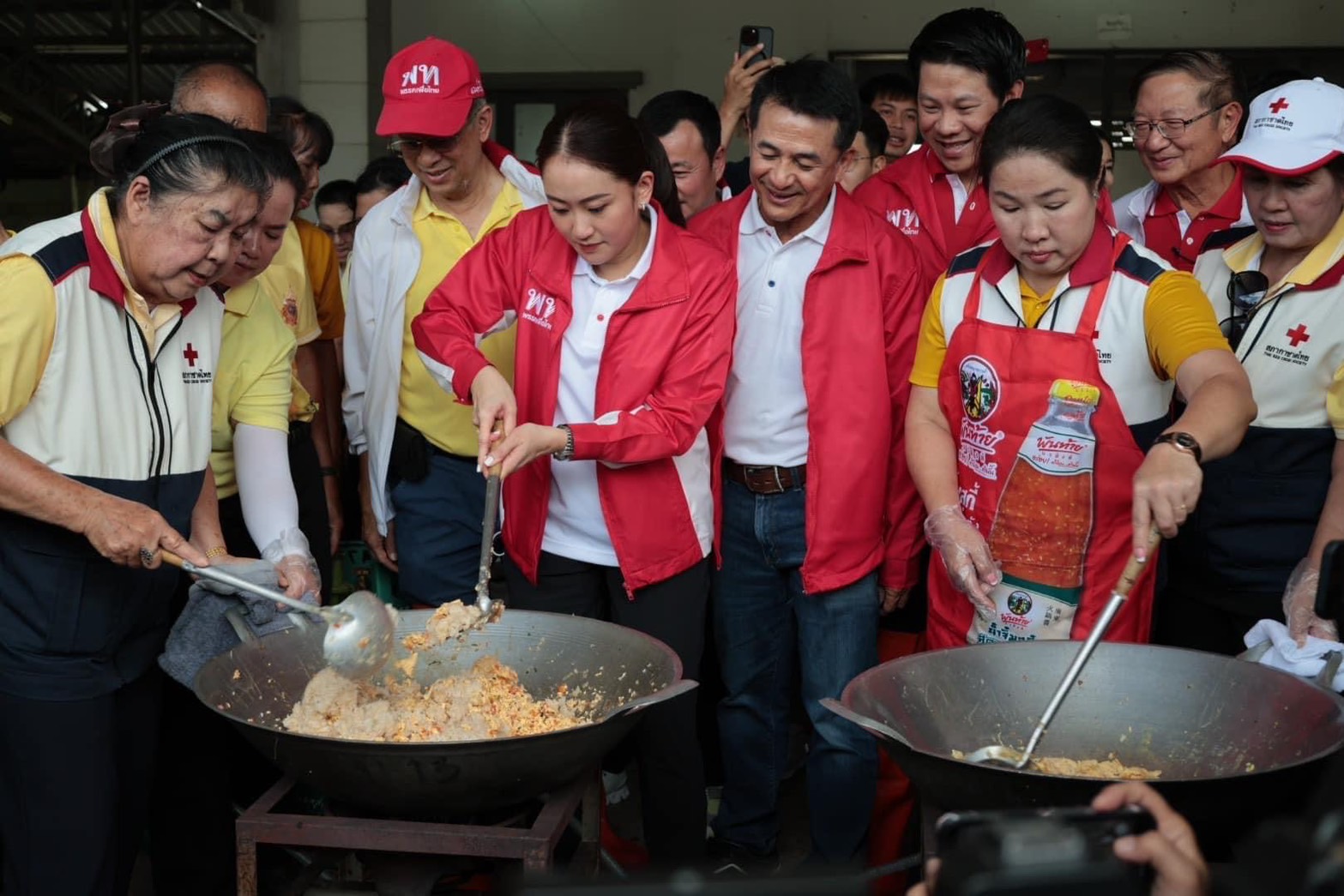 "แพทองธาร" ลงพื้นที่ จ.น่าน ให้กำลังใจประชาชนที่ประสบภัยน้ำท่วม