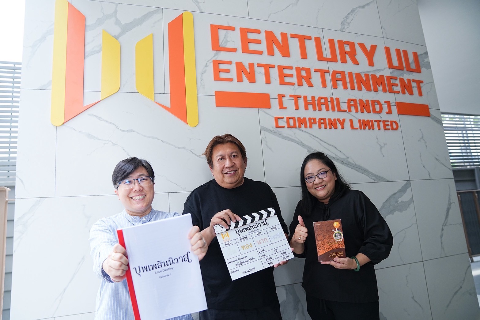  "ฮือฮา! ‘บุพเพสันนิวาส’ รีเมคเป็นซีรีส์วาย CENTURY UU Thailand จับมือรอมแพง ปั้นโปรเจกต์ยักษ์ฟินทั่วเอเชีย"