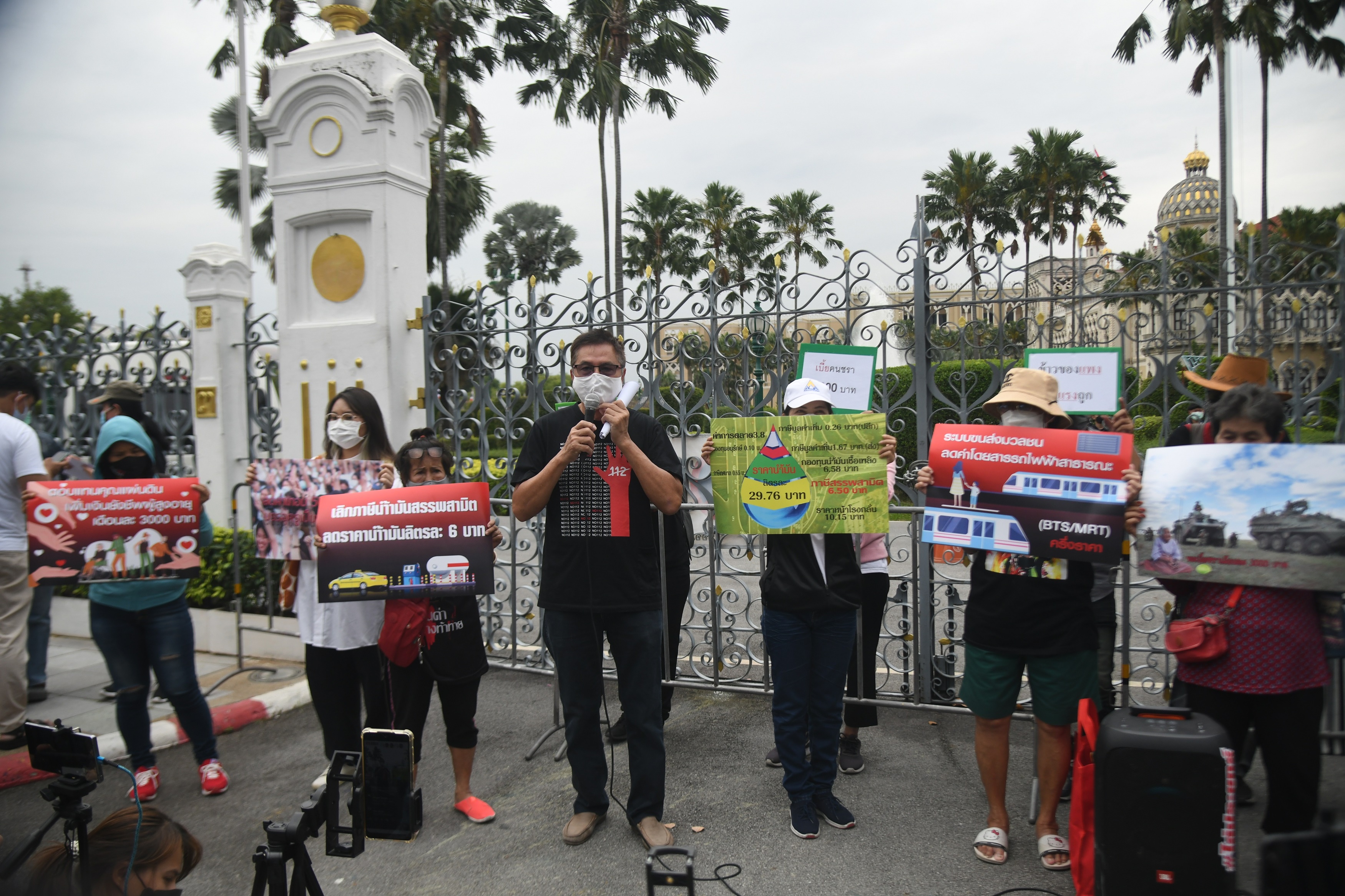 ‘เครือข่ายแรงงานฯ’ จับมือ ‘องค์การนิสิต ม.เกษตรฯ-อบจ.จุฬาฯ’ จี้ ‘บิ๊กตู่’ เยียวยา ปชช. ลดภาษีสรรพสามิตน้ำมัน-เพิ่มเบี้ยคนชราเป็น 3 พัน 